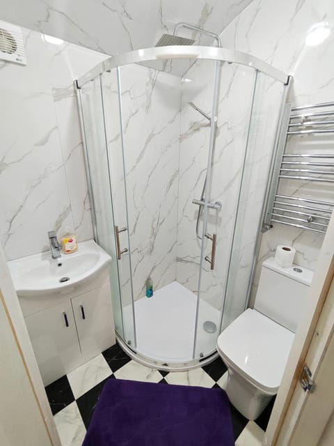 Ensuite room free parking Vacation rental in Leicester