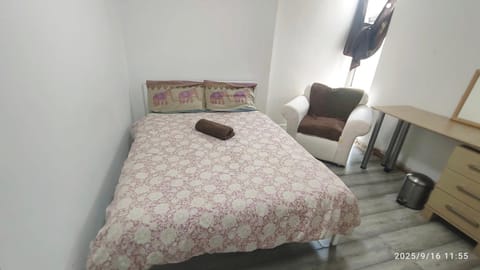 Ensuite room free parking Vacation rental in Leicester