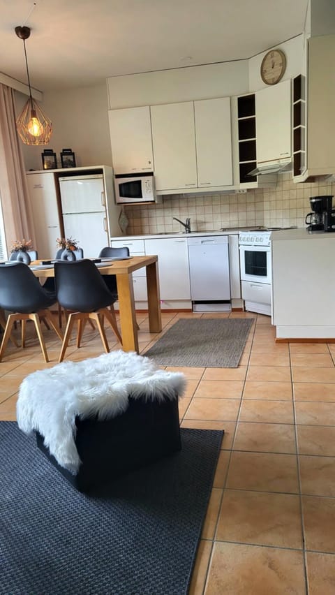 Kitchen or kitchenette, Dining area, dishwasher, minibar, pet friendly