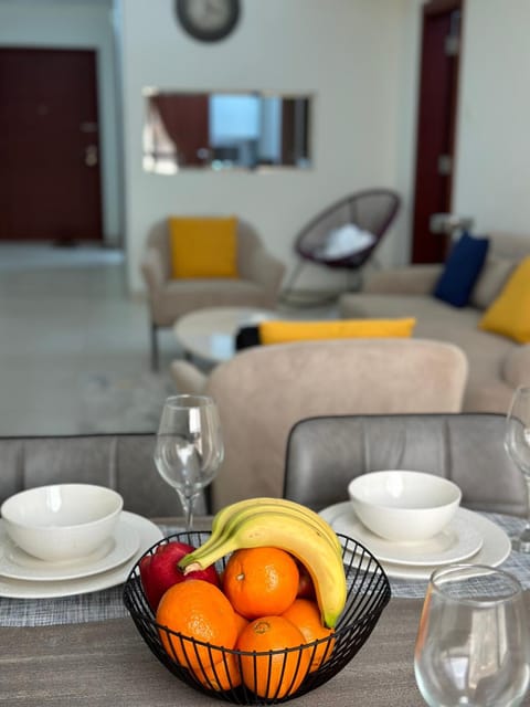 Living room, Food and drinks, Dining area, Food