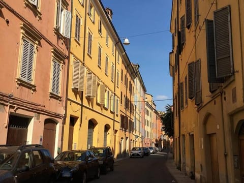 Property building, Neighbourhood