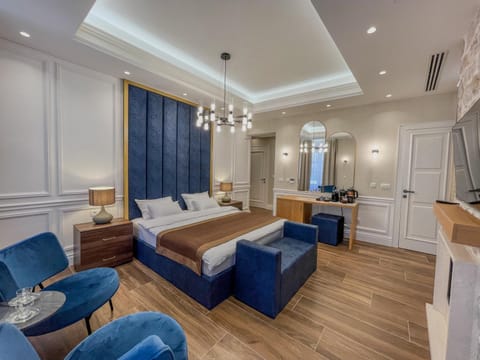 Photo of the whole room, Seating area