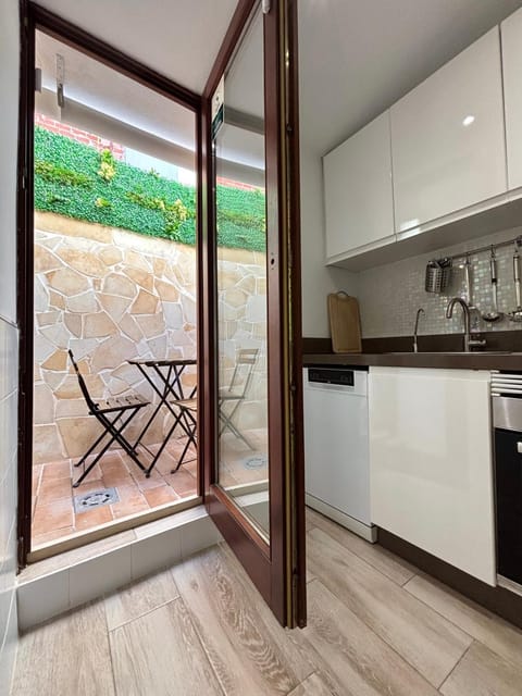 Patio, Kitchen or kitchenette, Seating area, oven