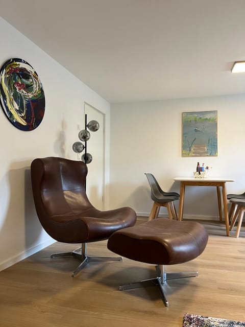 Living room, Decorative detail, Seating area, Dining area