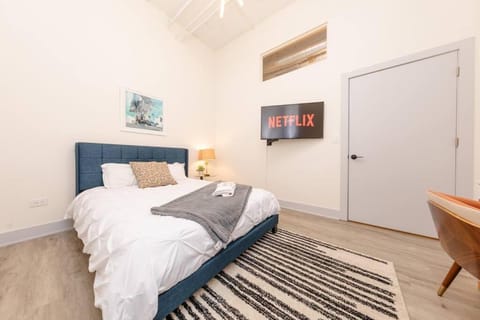 Bed, Photo of the whole room, Bedroom, wardrobe, air conditioner