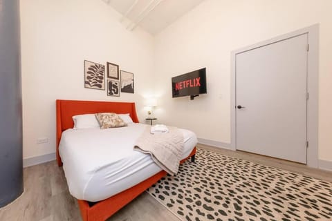 Bed, TV and multimedia, Photo of the whole room, Bedroom, wardrobe