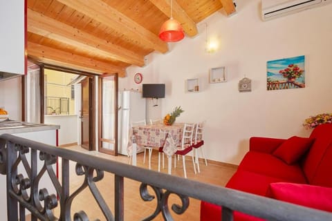 TV and multimedia, Seating area, Dining area, air conditioner