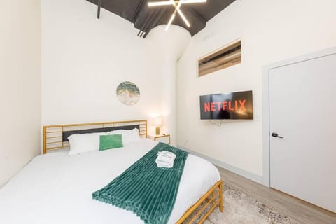 Bed, Photo of the whole room, Bedroom, towels, wardrobe