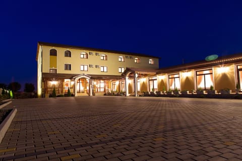 Facade/entrance