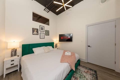 McCormick 3Br/2Ba Luxury Suite for up to 8 guests with Optional Parking and Gym access Apartment in South Loop