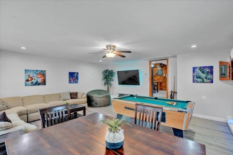 Log Cabin and Guest House Sleeps 18 2 Game Rooms Cabin in Tunkhannock Township