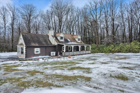 Log Cabin and Guest House Sleeps 18 2 Game Rooms Cabin in Tunkhannock Township