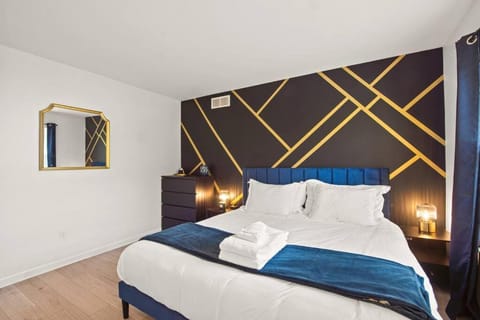 Delight: Bold & Bougie! Sleeps 12! Downtown Boyne House in Boyne City