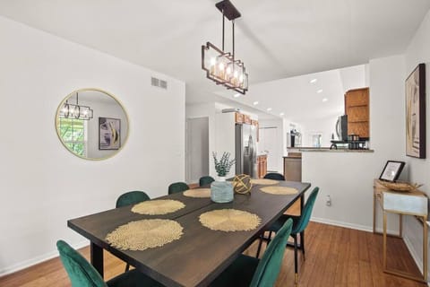 Delight: Bold & Bougie! Sleeps 12! Downtown Boyne House in Boyne City