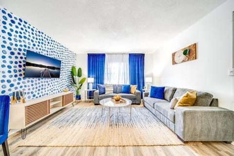 Water Front Condo - First Floor - Palm Wave Says Apartment in Coconut Creek