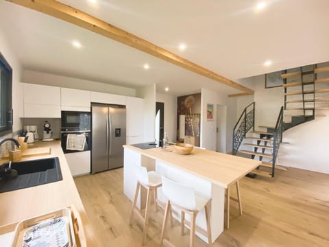 Maison 8 pers, calme, 300m du Golfe du Morbihan, grand jardin, proche activités et commerces - FR-1-639-104 House in Brittany