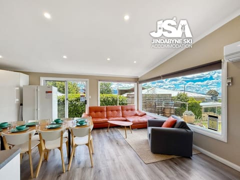 Living room, Seating area, Dining area
