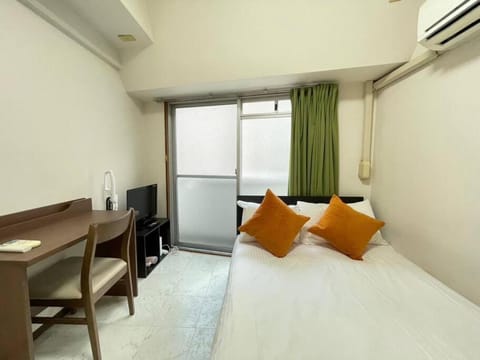Bed, TV and multimedia, Dining area, Bedroom, air conditioner