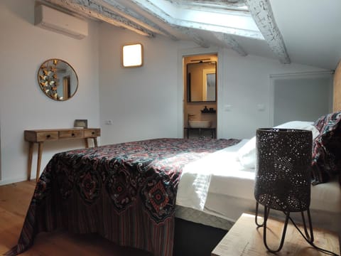 Bed, Bathroom, Bedroom, air conditioner