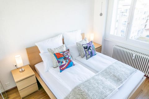 Bed, Photo of the whole room, Bedroom, internet