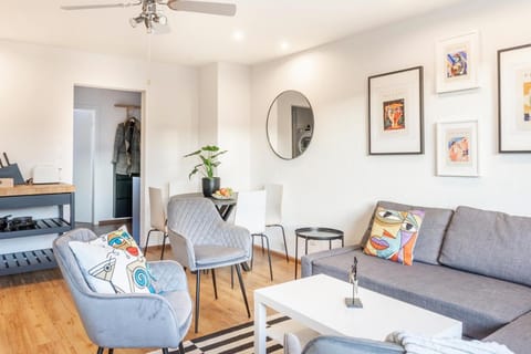 Living room, Seating area, Dining area, fireplace