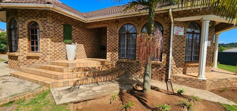 Property building, Spring, Day, Garden, Garden view