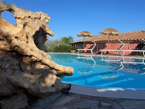 Day, Swimming pool, sunbed