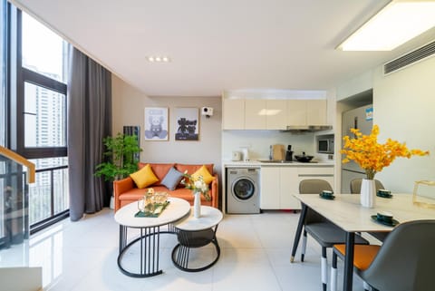 Kitchen or kitchenette, Living room, Seating area, Dining area, washing machine
