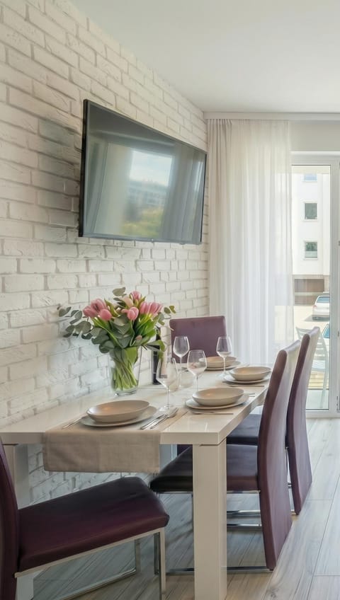 TV and multimedia, Living room, Dining area