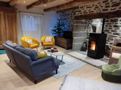 Living room, Seating area, fireplace
