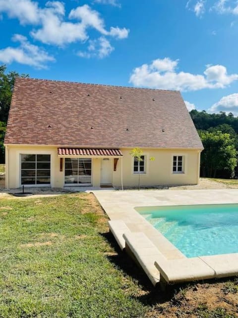 Property building, Pool view, Swimming pool