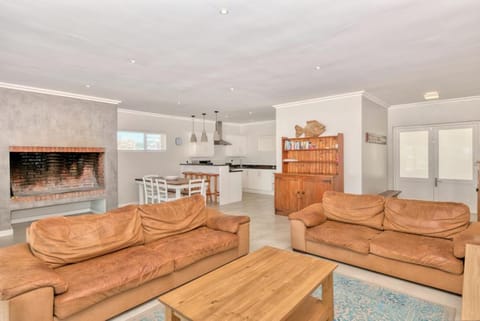 82 on Main House in Western Cape