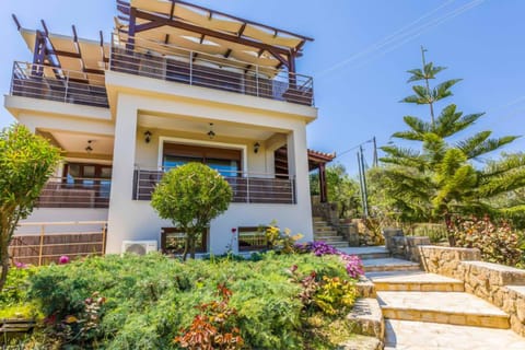 Property building, Facade/entrance, Day, Garden, Balcony/Terrace, Garden view