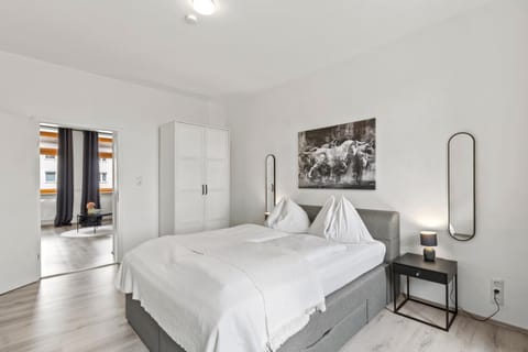 Bed, Photo of the whole room, Bedroom, internet, wardrobe