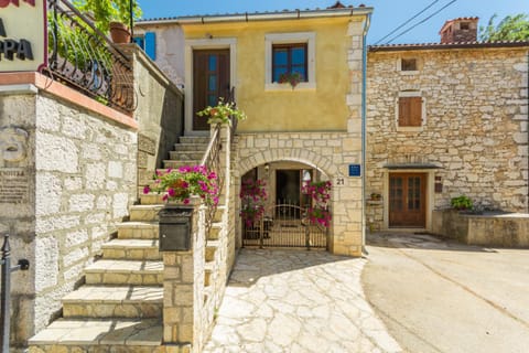 Other, Street view