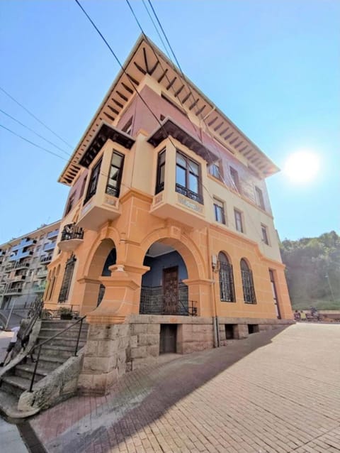 Property building, Facade/entrance