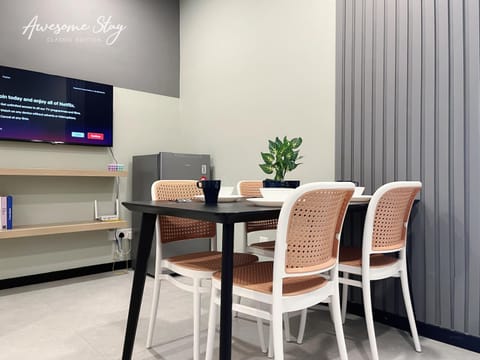 TV and multimedia, Kitchen or kitchenette, Dining area
