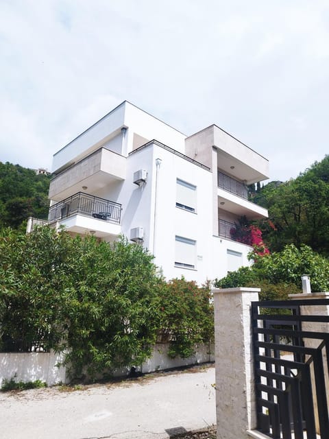 Apartments Villa Simonovic Apartment in Budva Municipality