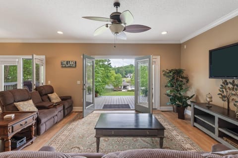 Lake Sinclair House in Lake Sinclair