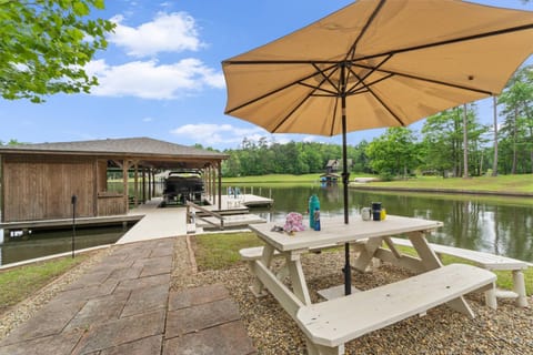 Lake Sinclair House in Lake Sinclair
