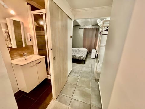 BE3 Apartamento nuevo! Cocina y baño privado! A 2`metro Sants Apartment in L'Hospitalet de Llobregat