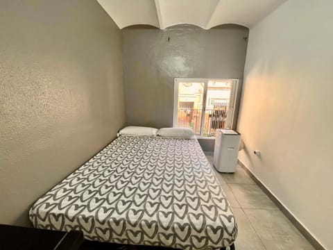 BE3 Apartamento nuevo! Cocina y baño privado! A 2`metro Sants Apartment in L'Hospitalet de Llobregat