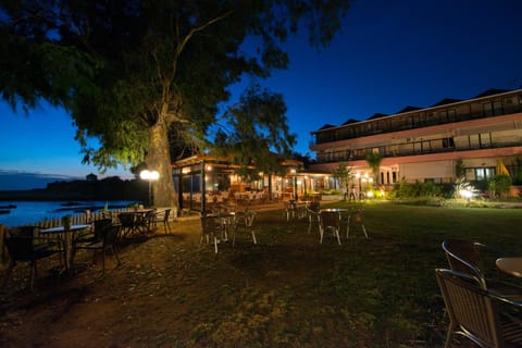 Property building, Restaurant/places to eat, Night, Natural landscape, Coffee/tea facilities