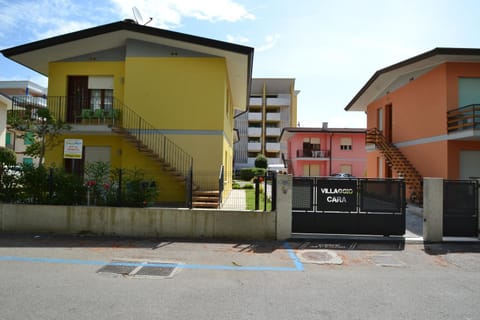Property building, Facade/entrance, Neighbourhood, Parking