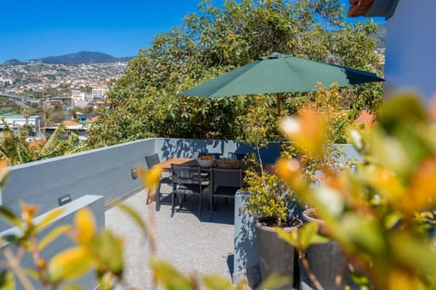 Property building, Patio, Spring, Day, Natural landscape, View (from property/room), Balcony/Terrace, Dining area, Mountain view