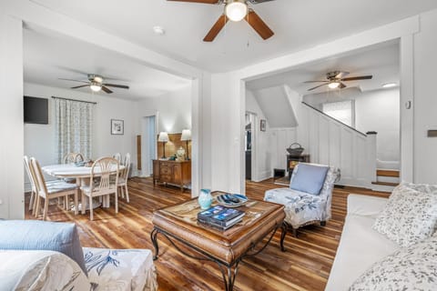 Living room, Seating area, Floor plan, Dining area