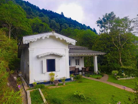 Property building, Day, Garden, View (from property/room), Garden view, Mountain view, Time of day