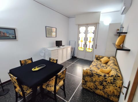 TV and multimedia, Living room, Dining area