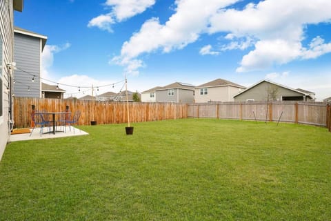 Rare Find Luxurious Home Sleeps 13 with Family Fun House in San Antonio