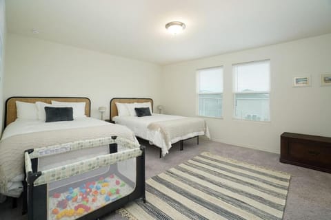 Rare Find Luxurious Home Sleeps 13 with Family Fun House in San Antonio